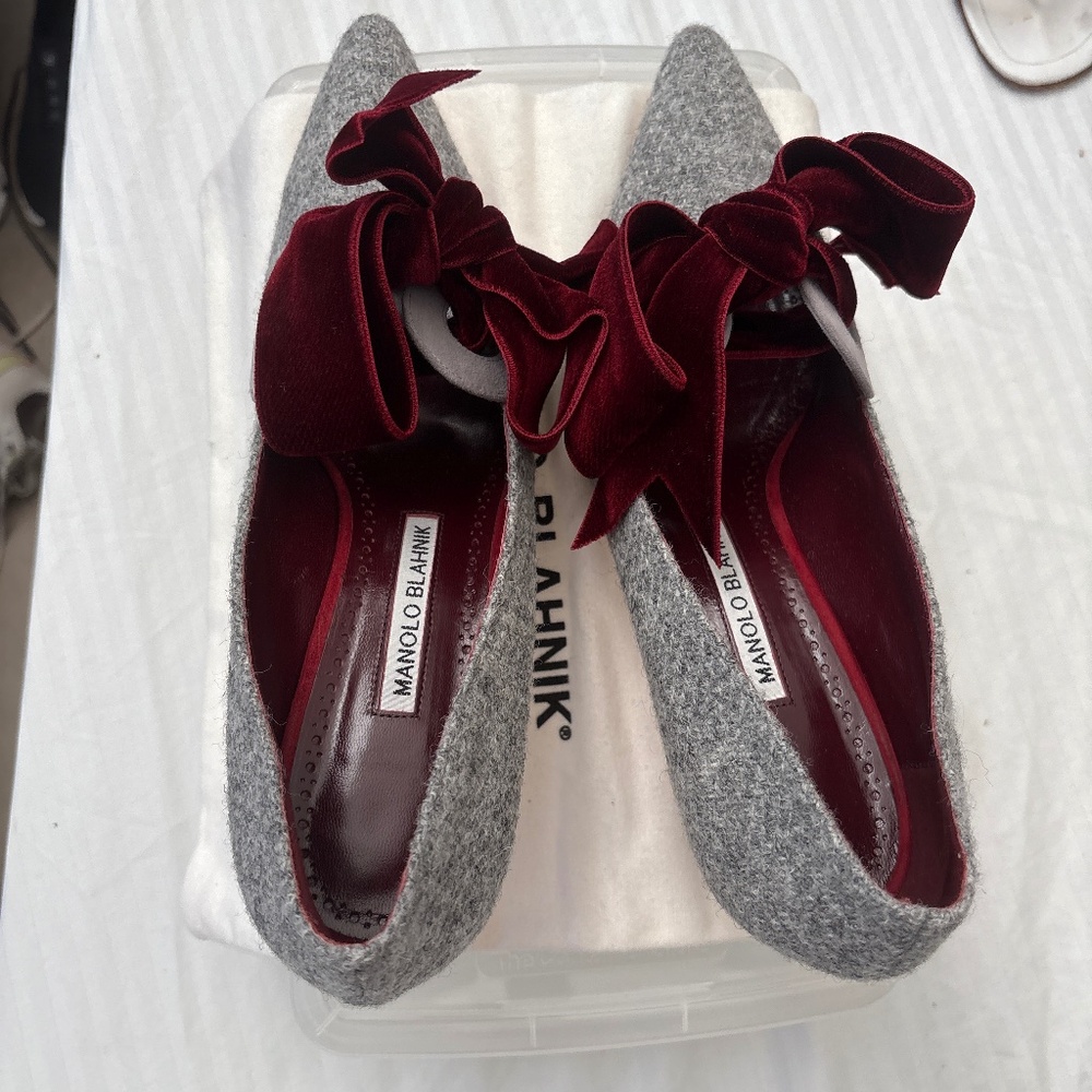 BEAUTIFUL Manolo Blahnik shoes PERFECT for fall/winter!